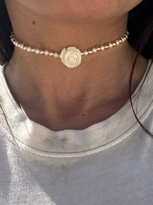 Camelia Choker